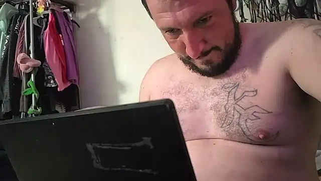 Snapshot of UncutHammer69 chatting on 21, 9, 2025 UncutHammer69 online show from 21, 9, 2025