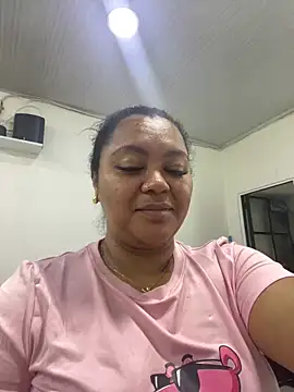 Snapshot of yanza2002 chatting on 6, 10, 2025 yanza2002 online show from 6, 10, 2025