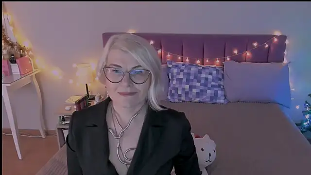 sabrinamacmarren online show from 7, 1, 2025