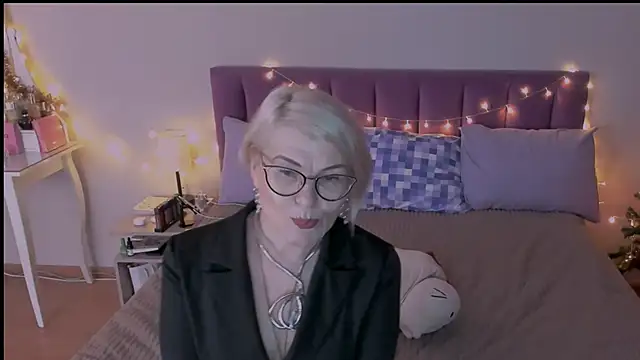 sabrinamacmarren online show from 7, 1, 2025