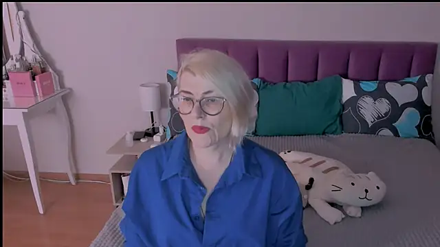 sabrinamacmarren online show from 24, 1, 2025