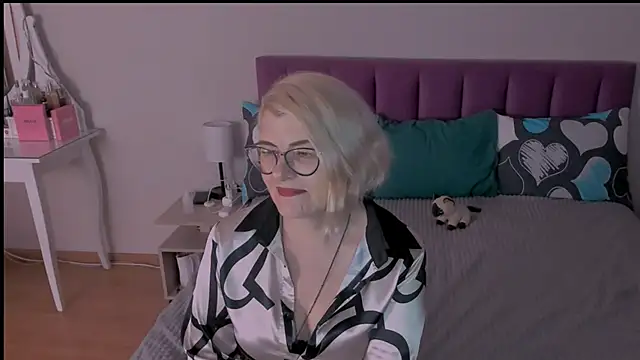 sabrinamacmarren online show from 24, 1, 2025