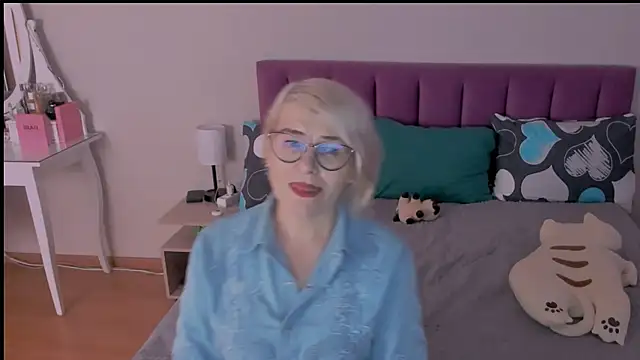 sabrinamacmarren online show from 28, 1, 2025
