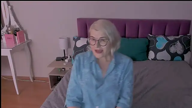 sabrinamacmarren online show from 28, 1, 2025