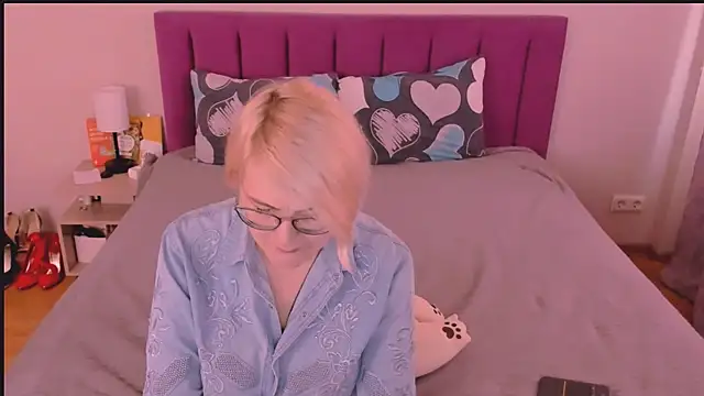 sabrinamacmarren online show from 19, 10, 2025