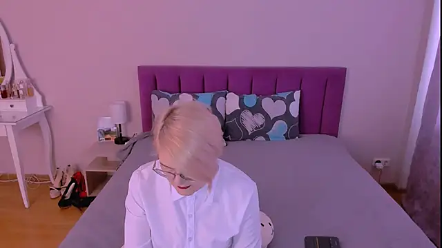 sabrinamacmarren online show from 8, 2, 2026