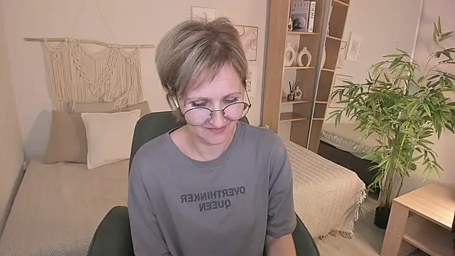 Snapshot of Paris_Cherry chatting on 26, 10, 2025 Paris Cherry online show from 26, 10, 2025