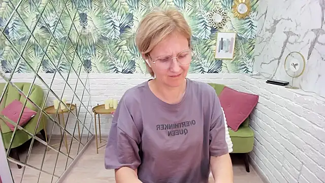 Snapshot of Paris_Cherry chatting on 6, 11, 2025 Paris Cherry online show from 6, 11, 2025