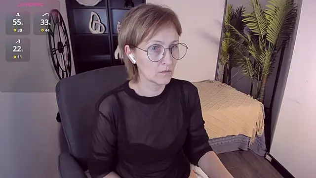 Paris Cherry online show from 22, 12, 2025