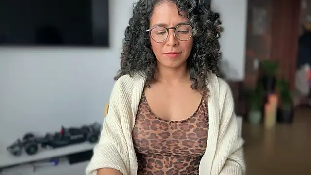 illaroom online show from 10, 10, 2025