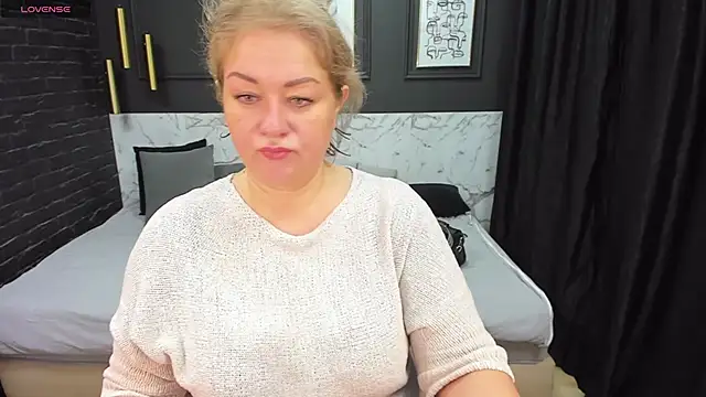 JenniferLight online show from 3, 2, 2025