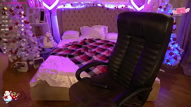 FoxyShy online show from 4, 1, 2025