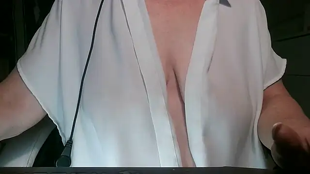 Snapshot of heidi60 chatting on 2, 2, 2025 heidi60 online show from 2, 2, 2025