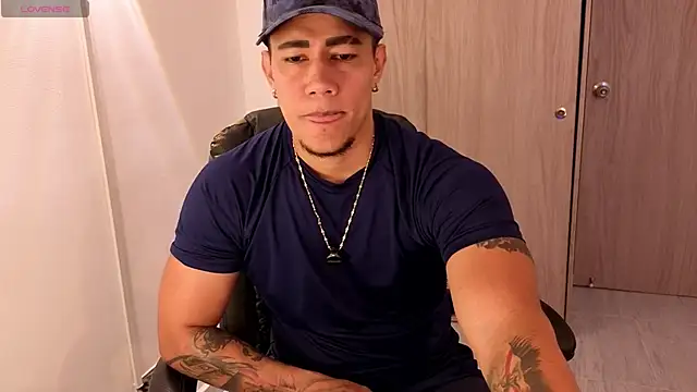 Snapshot of CRAZYBOYLOVE chatting on 11, 2, 2026 CRAZYBOYLOVE online show from 11, 2, 2026