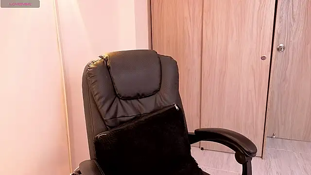 Snapshot of CRAZYBOYLOVE chatting on 15, 2, 2026 CRAZYBOYLOVE online show from 15, 2, 2026