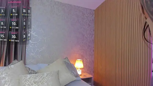 Sarah Stone  online show from 30, 10, 2025