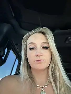 Snapshot of _Rapunzel_ chatting on 4, 2, 2025 Rapunzel online show from 4, 2, 2025