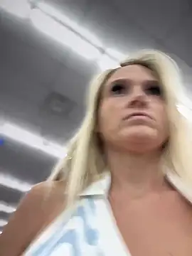 Snapshot of _Rapunzel_ chatting on 7, 2, 2025 Rapunzel online show from 7, 2, 2025