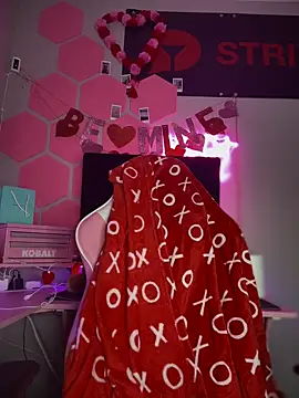 Snapshot of _Rapunzel_ chatting on 8, 2, 2025 Rapunzel online show from 8, 2, 2025