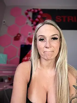 Snapshot of _Rapunzel_ chatting on 8, 2, 2025 Rapunzel online show from 8, 2, 2025