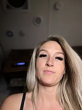 Snapshot of _Rapunzel_ chatting on 28, 2, 2025 Rapunzel online show from 28, 2, 2025