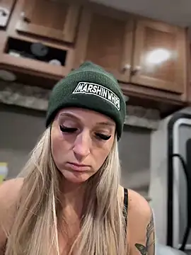 Snapshot of _Rapunzel_ chatting on 4, 3, 2025 Rapunzel online show from 4, 3, 2025