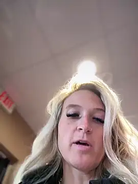 Snapshot of _Rapunzel_ chatting on 8, 3, 2025 Rapunzel online show from 8, 3, 2025