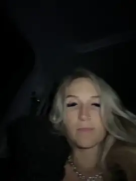 Snapshot of _Rapunzel_ chatting on 8, 3, 2025 Rapunzel online show from 8, 3, 2025