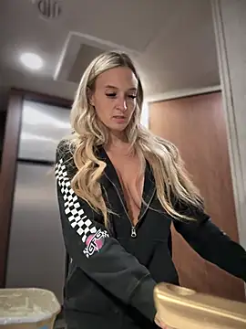 Snapshot of _Rapunzel_ chatting on 15, 3, 2025 Rapunzel online show from 15, 3, 2025