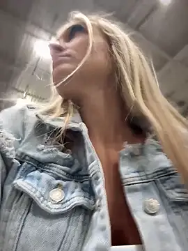 Snapshot of _Rapunzel_ chatting on 20, 3, 2025 Rapunzel online show from 20, 3, 2025