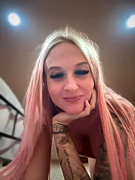 Snapshot of _Rapunzel_ chatting on 8, 10, 2025 Rapunzel online show from 8, 10, 2025