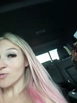 Snapshot of _Rapunzel_ chatting on 9, 10, 2025 Rapunzel online show from 9, 10, 2025