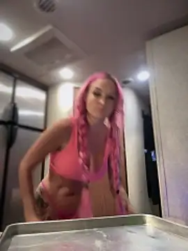 Snapshot of _Rapunzel_ chatting on 25, 10, 2025 Rapunzel online show from 25, 10, 2025