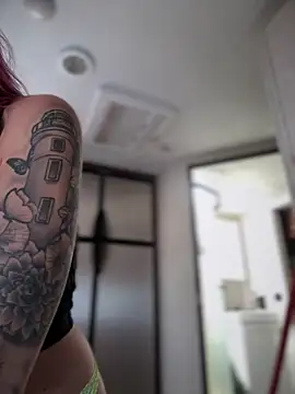 Snapshot of _Rapunzel_ chatting on 30, 10, 2025 Rapunzel online show from 30, 10, 2025