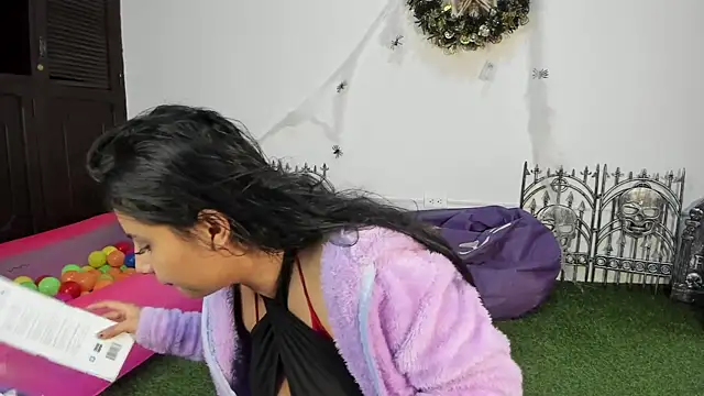 Snapshot of AbbyTaylorr chatting on 8, 10, 2025 AbbyTaylorr online show from 8, 10, 2025