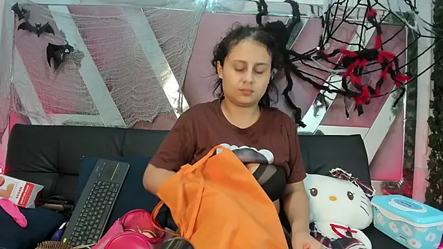 Snapshot of AbbyTaylorr chatting on 28, 10, 2025 AbbyTaylorr online show from 28, 10, 2025