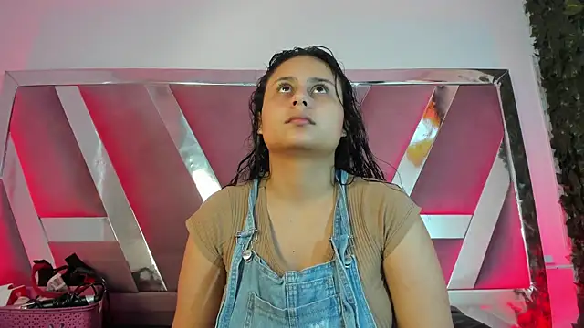 Snapshot of AbbyTaylorr chatting on 12, 11, 2025 AbbyTaylorr online show from 12, 11, 2025