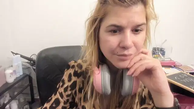 camgirlonline online show from 12, 2, 2026