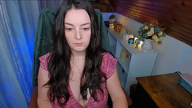 Snapshot of ErinMarshall chatting on 25, 11, 2025 ErinMarshall online show from 25, 11, 2025