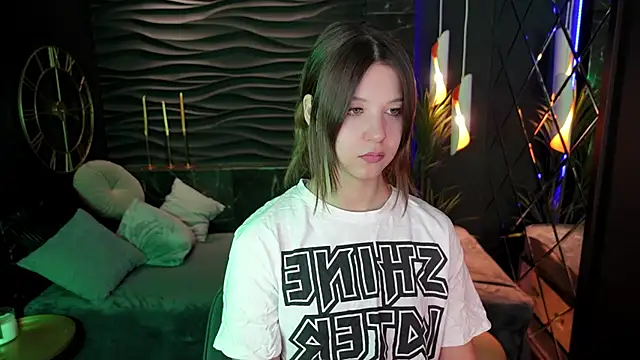 Snapshot of ElizaMild chatting on 9, 1, 2025 ElizaMild online show from 9, 1, 2025