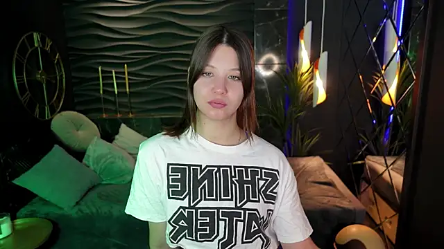 Snapshot of ElizaMild chatting on 9, 1, 2025 ElizaMild online show from 9, 1, 2025