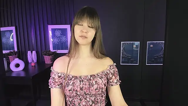 Snapshot of ElizaMild chatting on 4, 2, 2025 ElizaMild online show from 4, 2, 2025