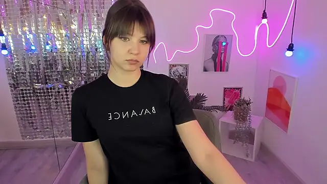 Snapshot of ElizaMild chatting on 2, 3, 2025 ElizaMild online show from 2, 3, 2025