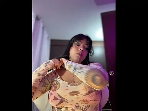 Snapshot of Naiara_sex chatting on 8, 11, 2025 Naiara sex online show from 8, 11, 2025