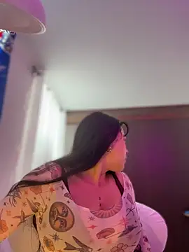 Snapshot of Naiara_sex chatting on 28, 11, 2025 Naiara sex online show from 28, 11, 2025