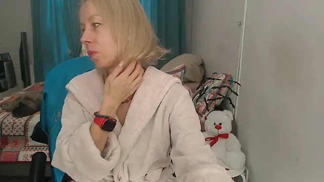 Snapshot of LuxuryNika chatting on 23, 10, 2025 LuxuryNika online show from 23, 10, 2025