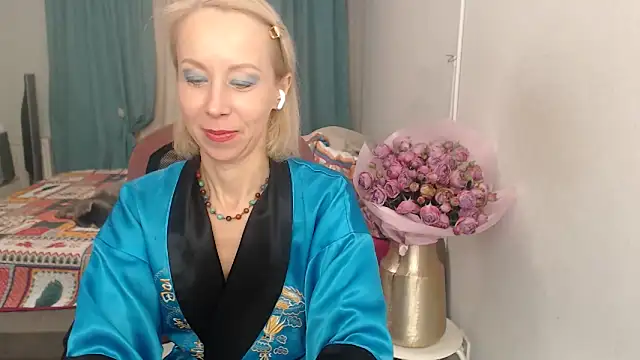 Snapshot of LuxuryNika chatting on 27, 10, 2025 LuxuryNika online show from 27, 10, 2025