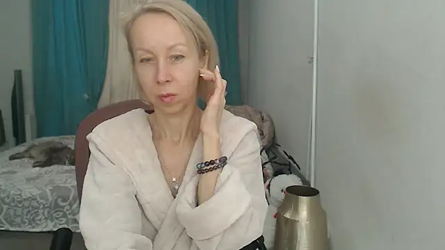 Snapshot of LuxuryNika chatting on 7, 11, 2025 LuxuryNika online show from 7, 11, 2025