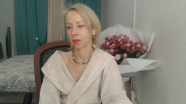 Snapshot of LuxuryNika chatting on 9, 11, 2025 LuxuryNika online show from 9, 11, 2025