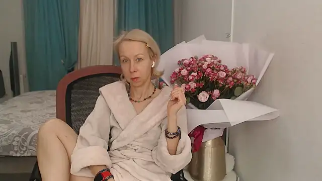 Snapshot of LuxuryNika chatting on 10, 11, 2025 LuxuryNika online show from 10, 11, 2025